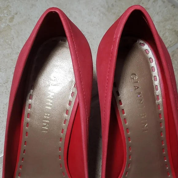 Red High Heels - Picture 5 of 10